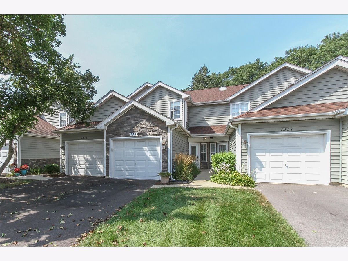 Townhomes & Condos For Sale Wellington Court Schaumburg Illinois, 1335 Cranbrook Court