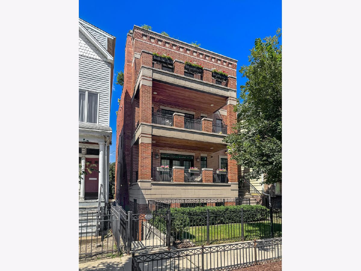  For Sale Chicago Illinois, 3320 Clifton Avenue