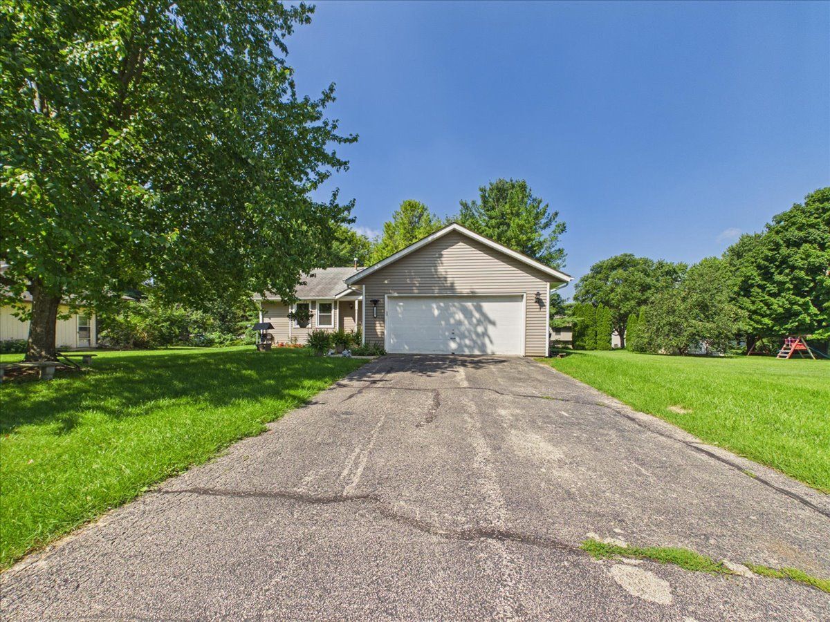 Homes For Sale Candlewick Lake Poplar Grove Illinois, 122 Drew Court