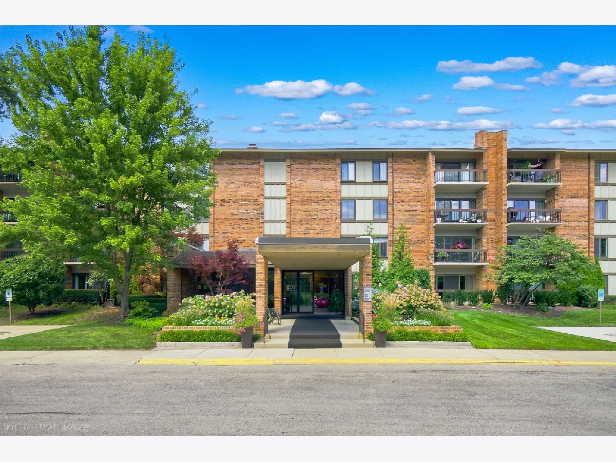  For Sale Willowbrook Illinois, 201 Lake Hinsdale Drive