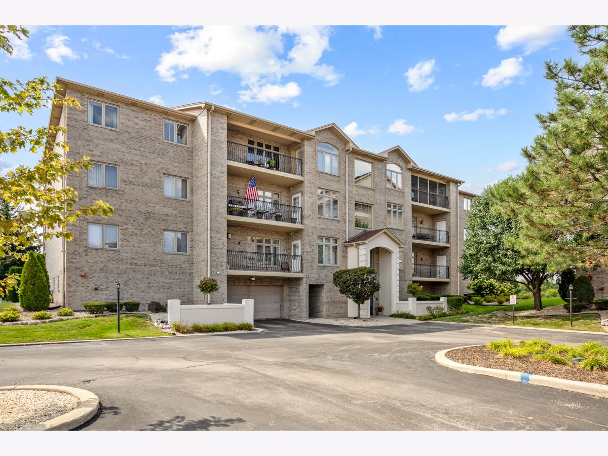  For Sale Tinley Park Illinois, 18650 Pine Lake Drive