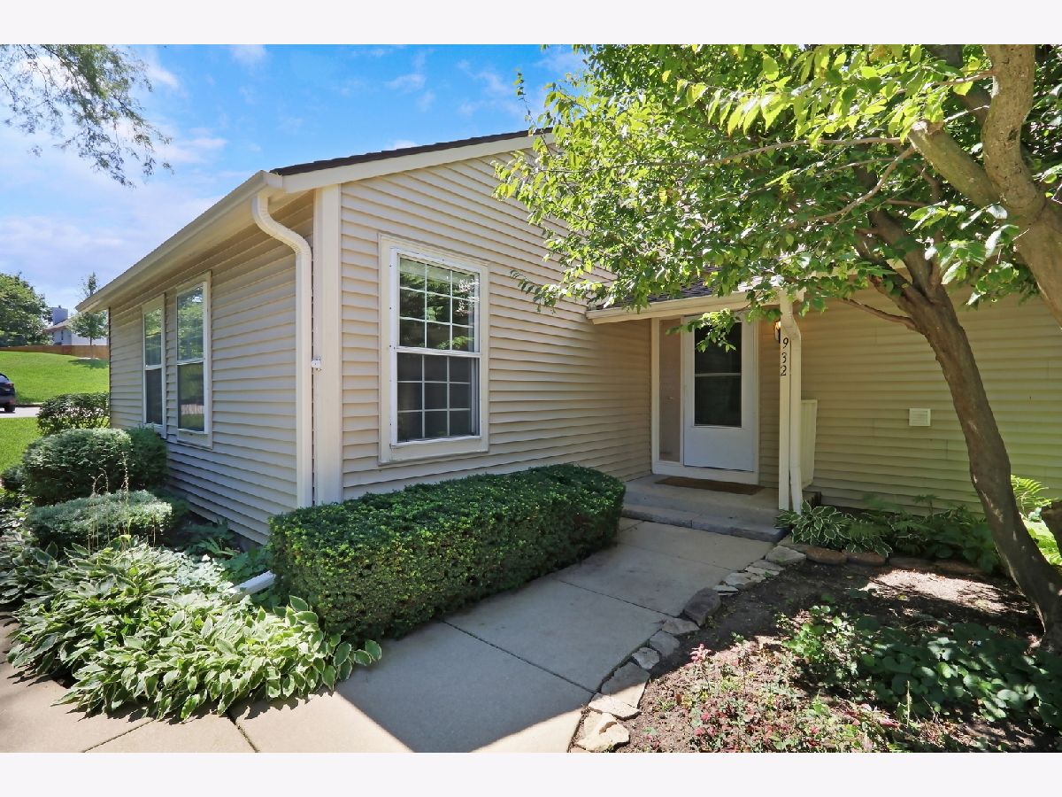 Townhomes & Condos & Homes For Sale Heather Ridge Gurnee Illinois, 932 Chase Court