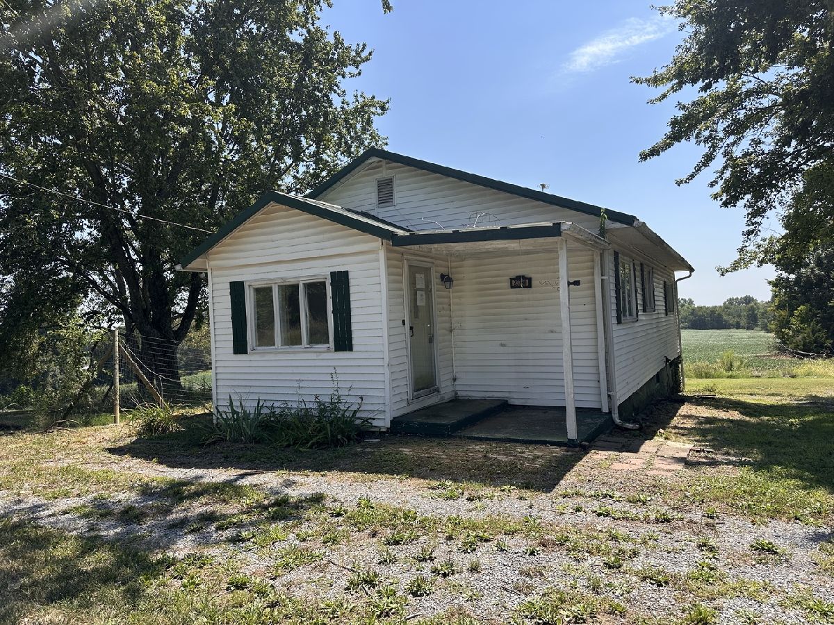  For Sale Thompsonville Illinois, 23780 Carlyle Road