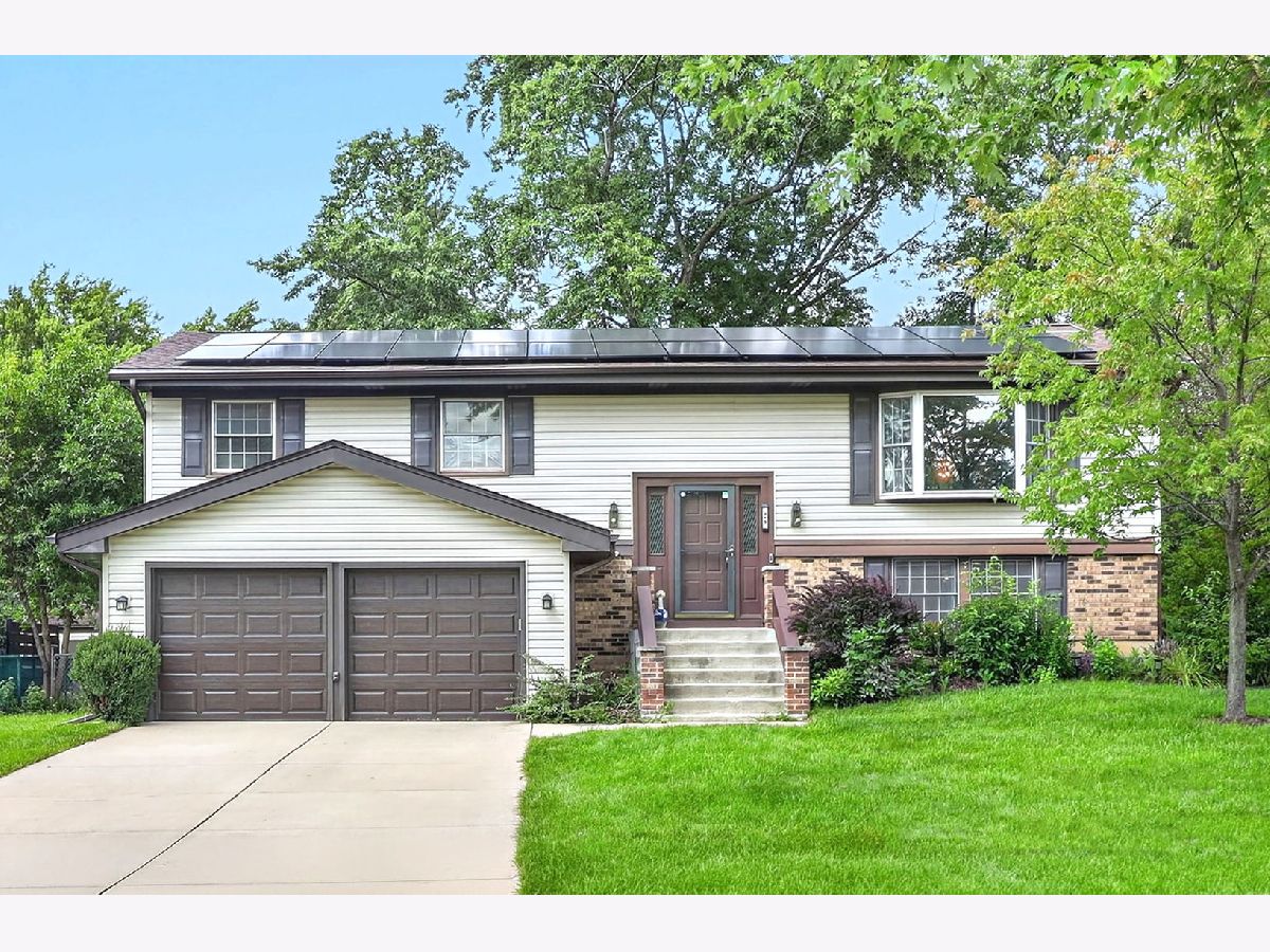  For Sale Bloomingdale Illinois, 215 Edgebrook Drive