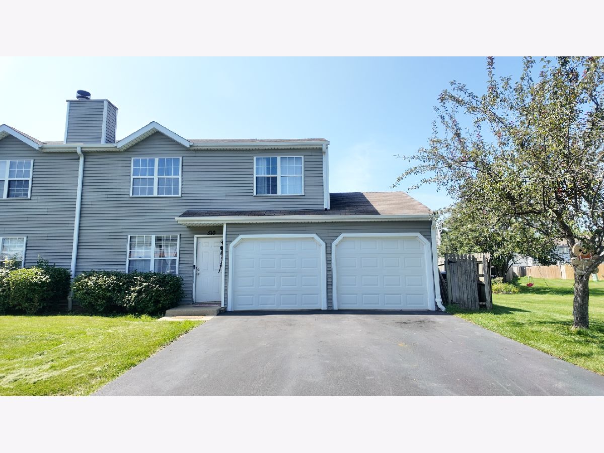 Townhomes & Homes For Sale Countryside Hills Round Lake Beach Illinois, 510 Meadow Hill Lane