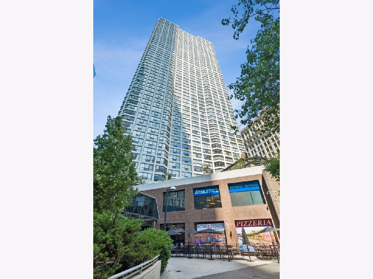 Condominiums For Sale River Plaza Chicago Illinois, 405 Wabash Avenue