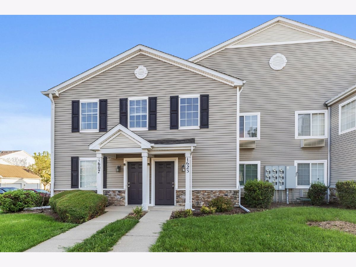  For Rent Carpentersville Illinois, 1623 Silverstone