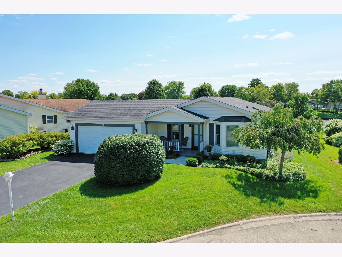 Homes & Condos & Townhomes For Sale Saddlebrook Farms Grayslake Illinois, 15 Saratoga Court