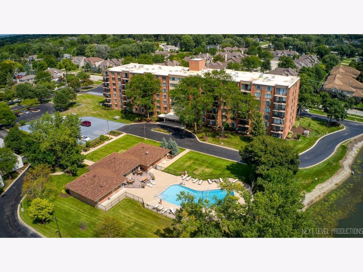 Condominiums For Sale St Regis Lombard Illinois, 2000 Saint Regis Drive