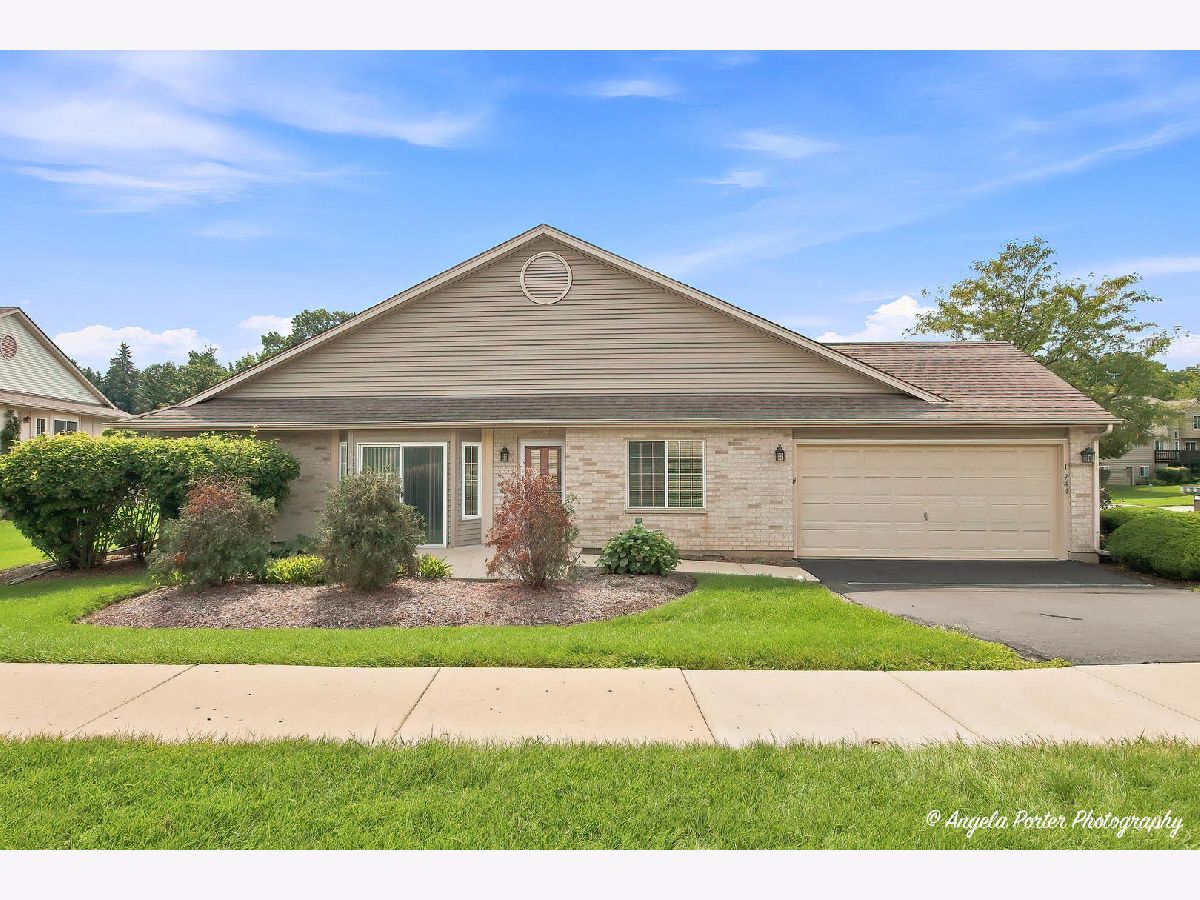 Townhomes & Condos For Sale Timber Trails Mchenry Illinois, 1744 Court Street