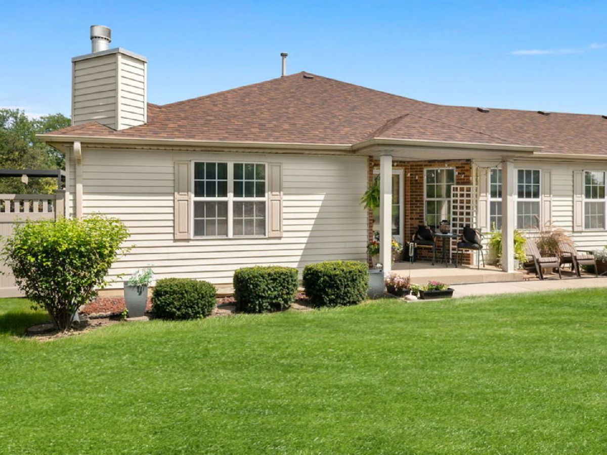Townhomes & Condos & Homes For Sale Carillon Plainfield Illinois, 13832 Magnolia Drive
