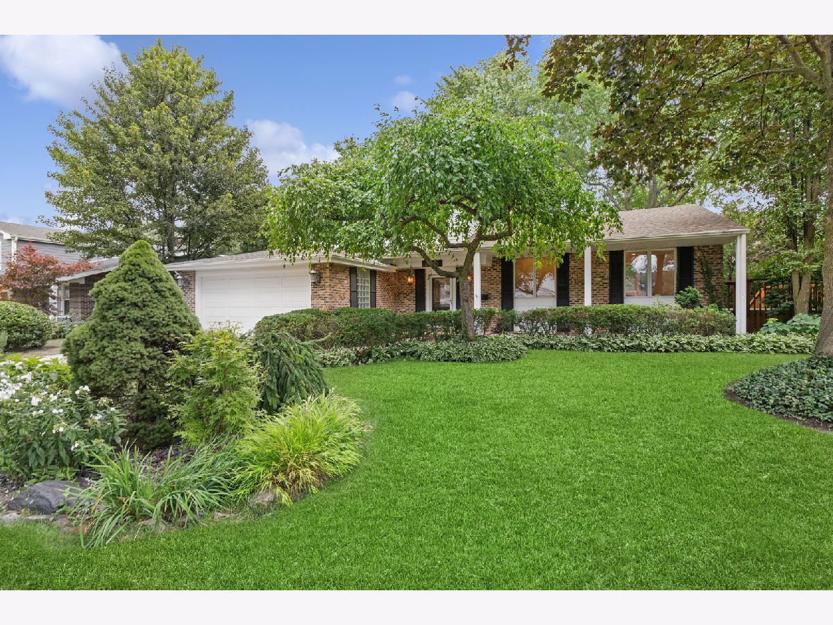 Homes For Sale The Willows Glenview Illinois, 2415 Happy Hollow Road