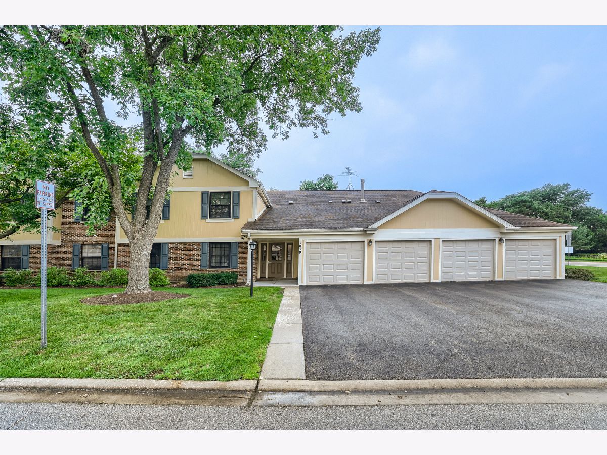 Condos & Townhomes For Sale Lexington Commons Wheeling Illinois, 1059 Southbury Lane