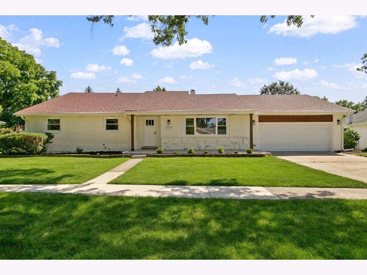 Homes For Sale Dorian Gardens Darien Illinois, 7721 Stevens Street