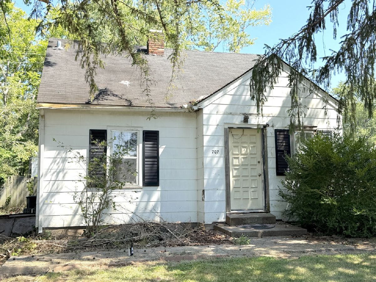  For Sale Carbondale Illinois, 707 Oakland Avenue
