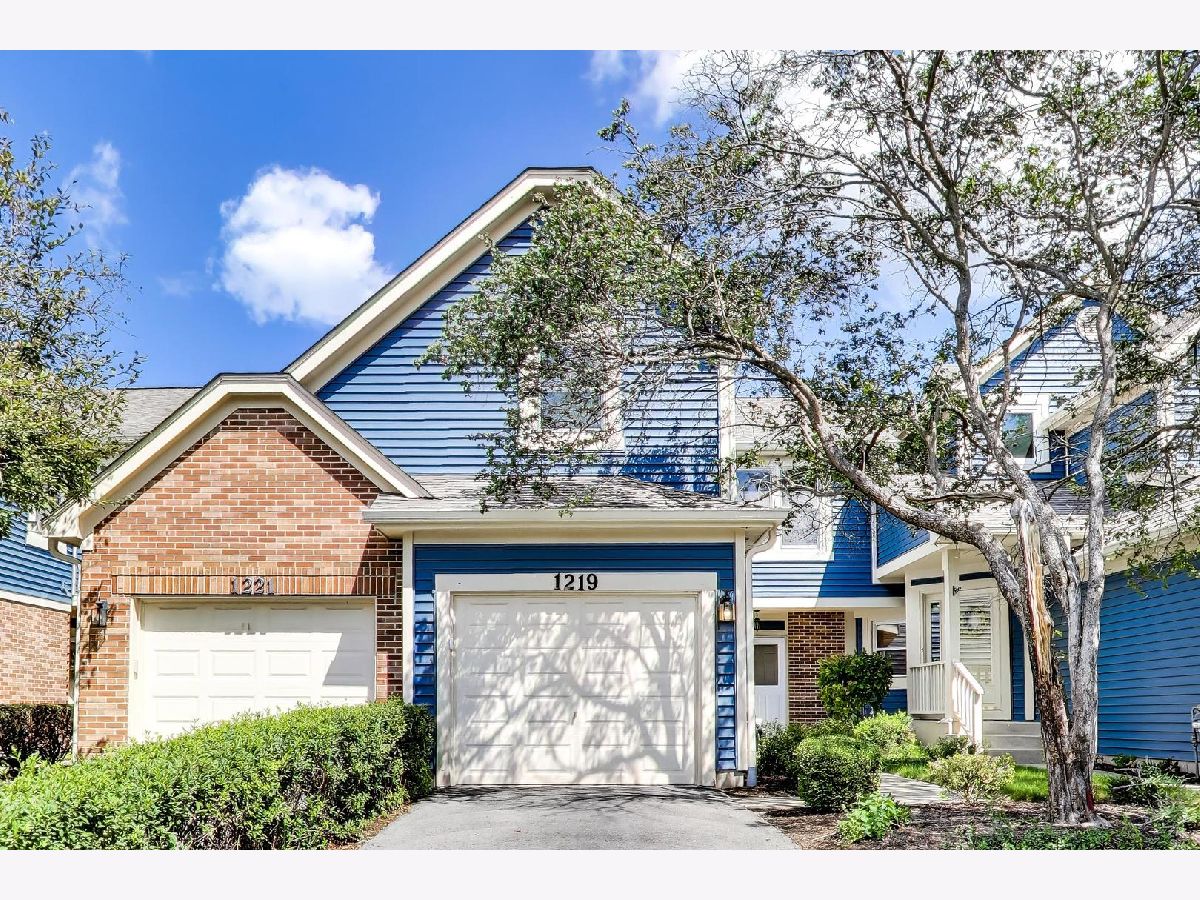 Townhomes & Condos For Sale Villas Of The Fields Naperville Illinois, 1219 Tennyson Lane