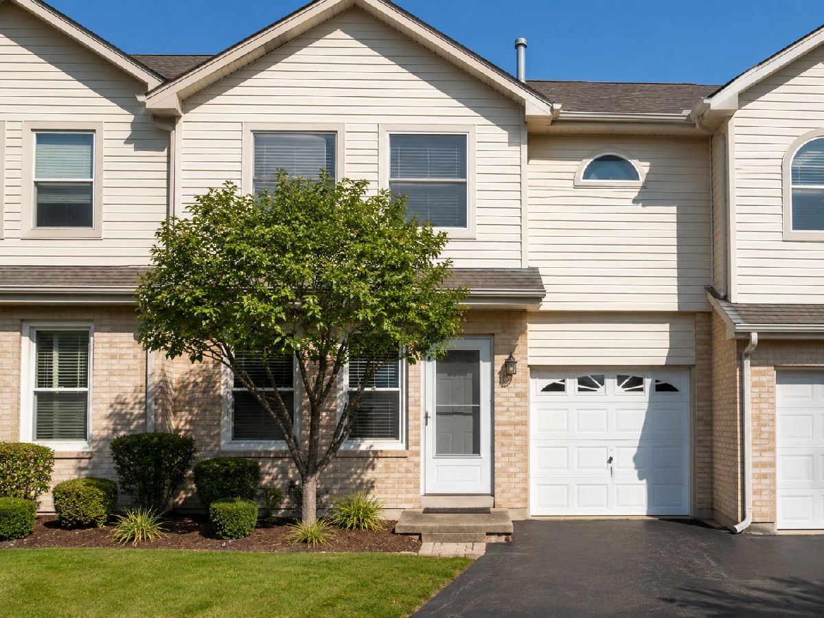  For Rent Hickory Hills Illinois, 8528 Thomas Charles
