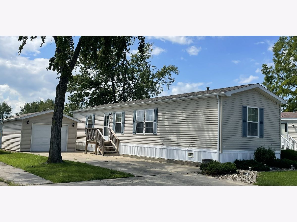  Sold Beecher Illinois, 124 Flamingo
