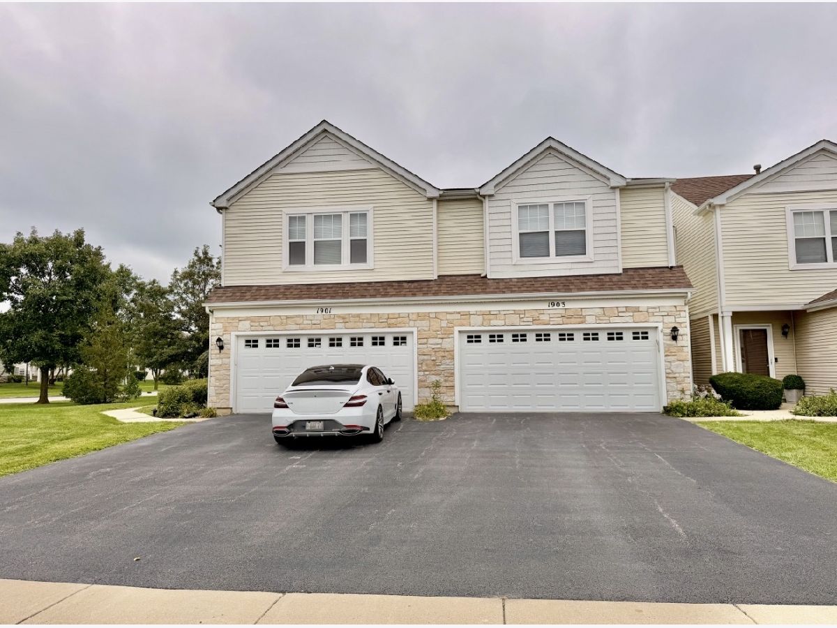  For Sale Carpentersville Illinois, 1903 Cobblestone Drive