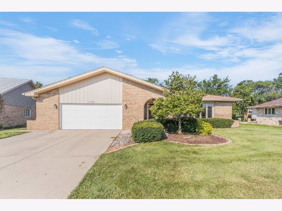  Sold Orland Park Illinois, 11687 Valley Brook