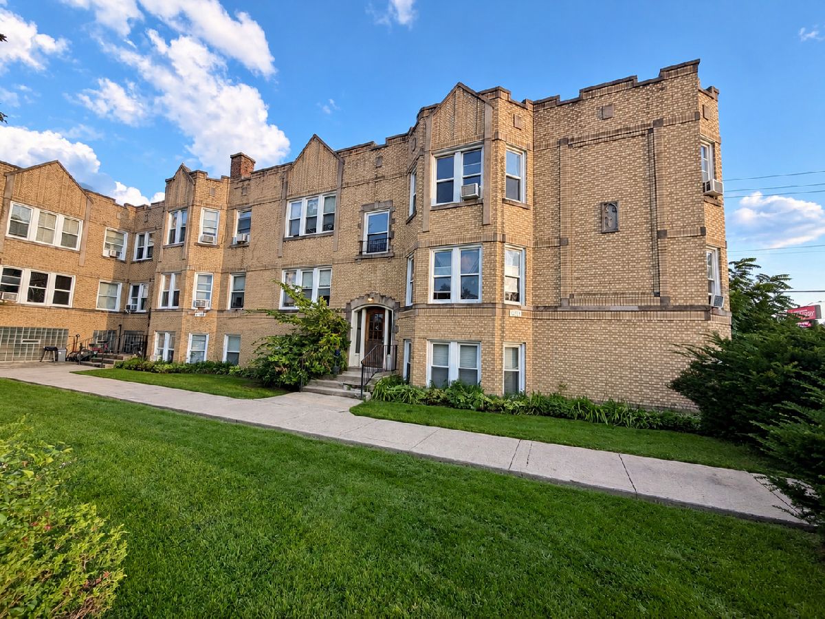  For Sale Chicago Illinois, 2415 Oak Park Avenue
