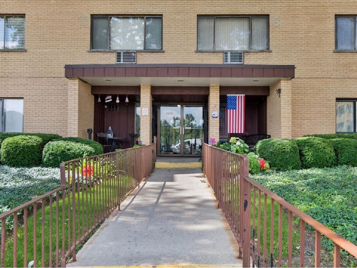  For Sale Countryside Illinois, 6670 Brainard Avenue