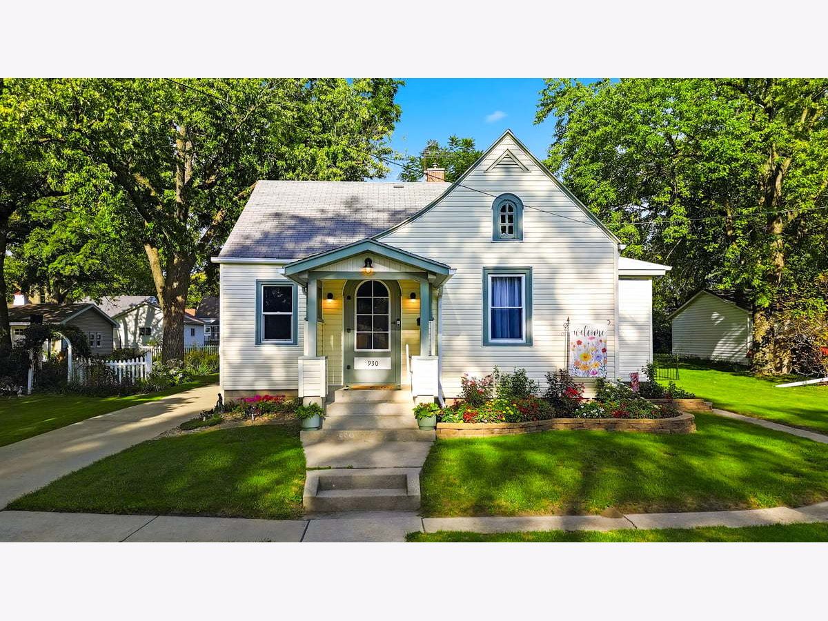  For Sale Dixon Illinois, 930 Dixon Avenue