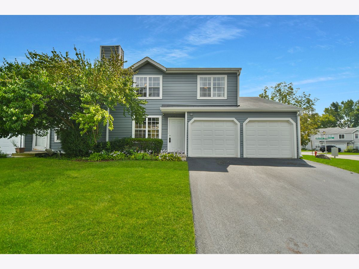 Townhomes & Homes For Sale Countryside Hills Round Lake Beach Illinois, 1973 Westview Lane