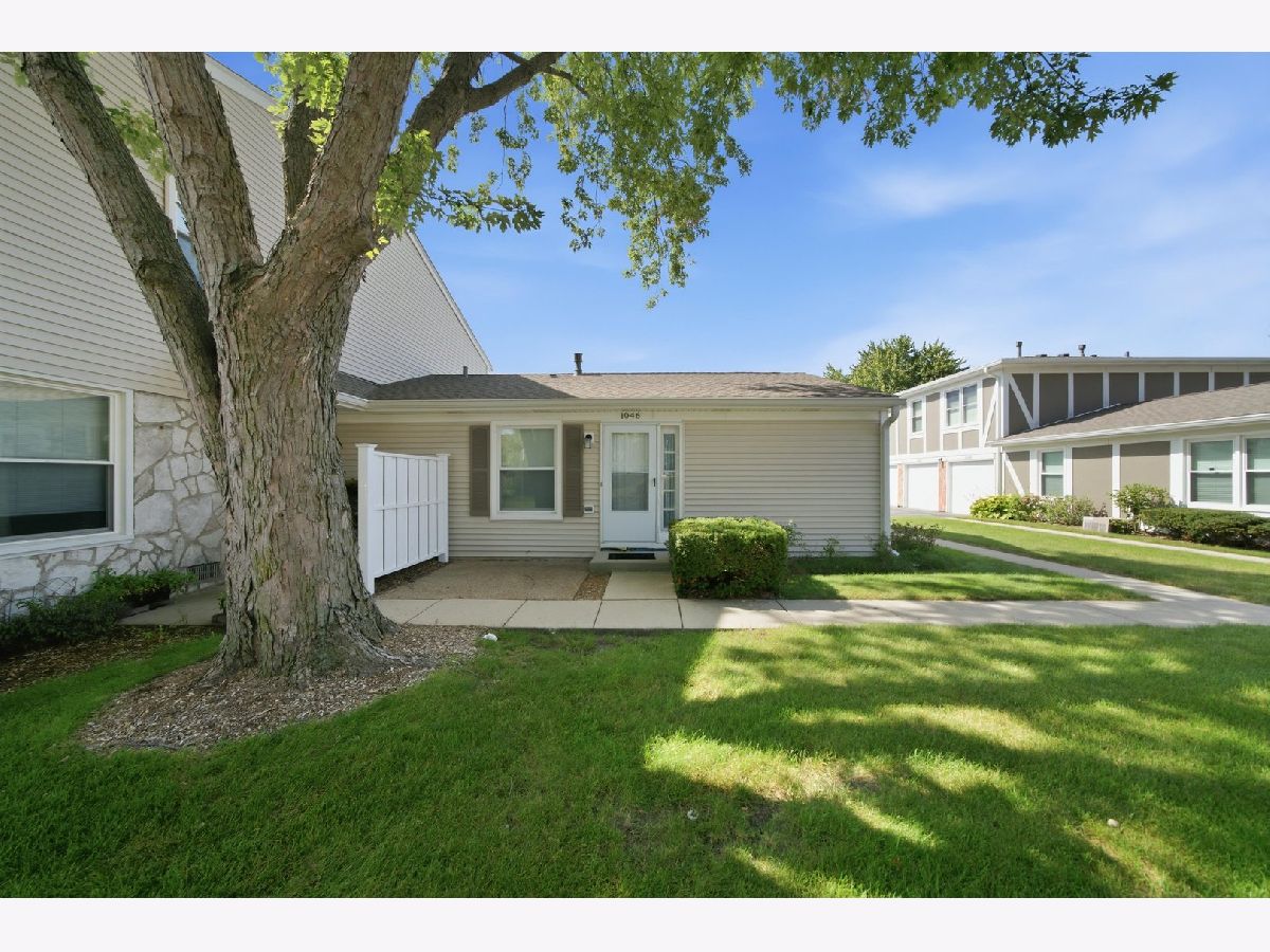 Townhomes & Condos & Homes Rented Nantucket Cove Schaumburg Illinois, 1046 Hampton Harbor