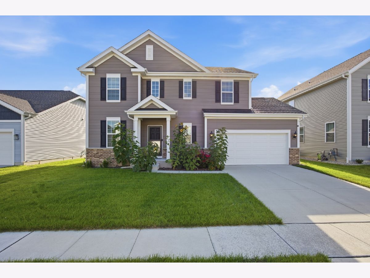  For Sale Lakemoor Illinois, 32021 Savannah Drive