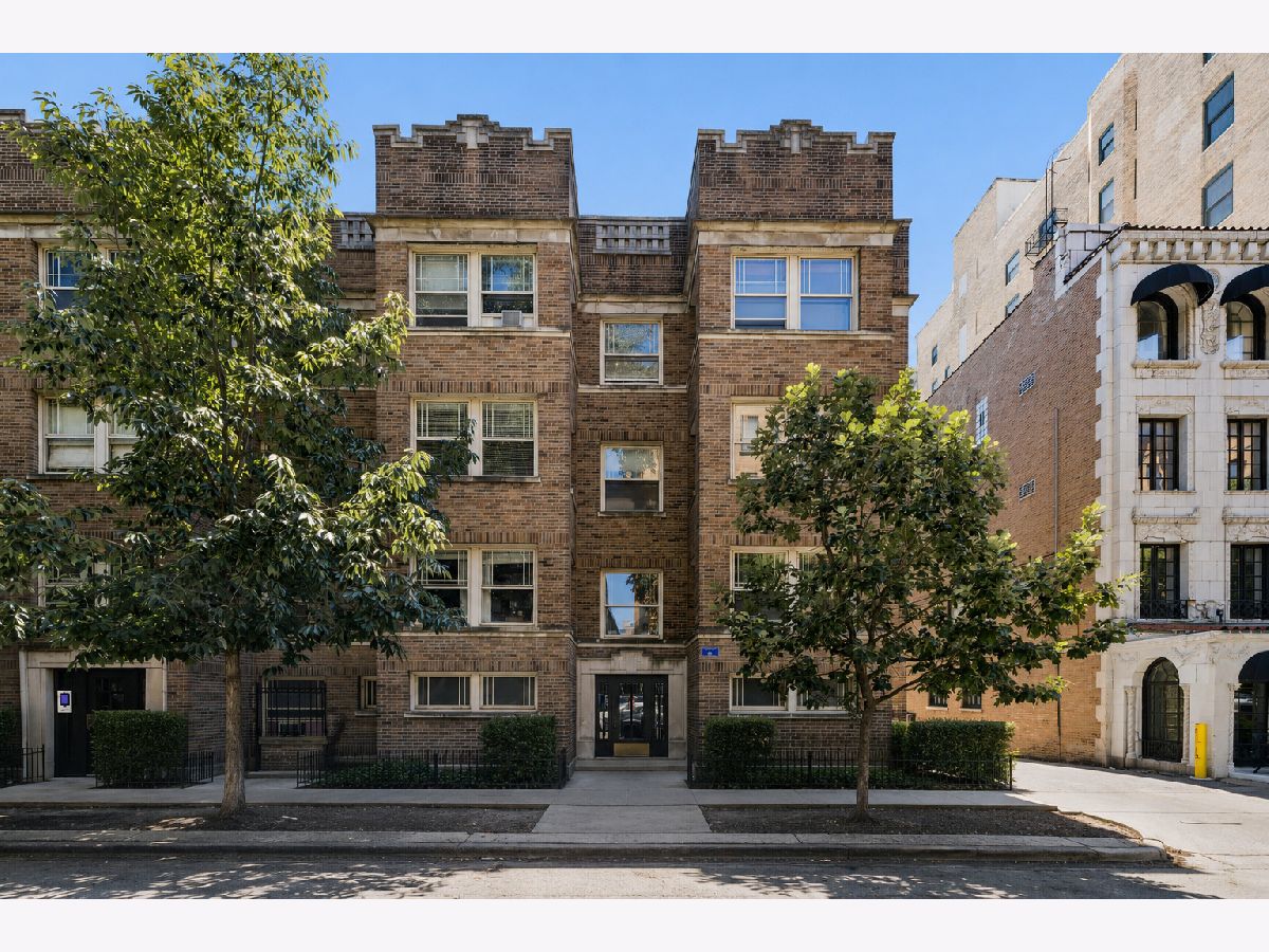  For Sale Chicago Illinois, 549 Surf Street