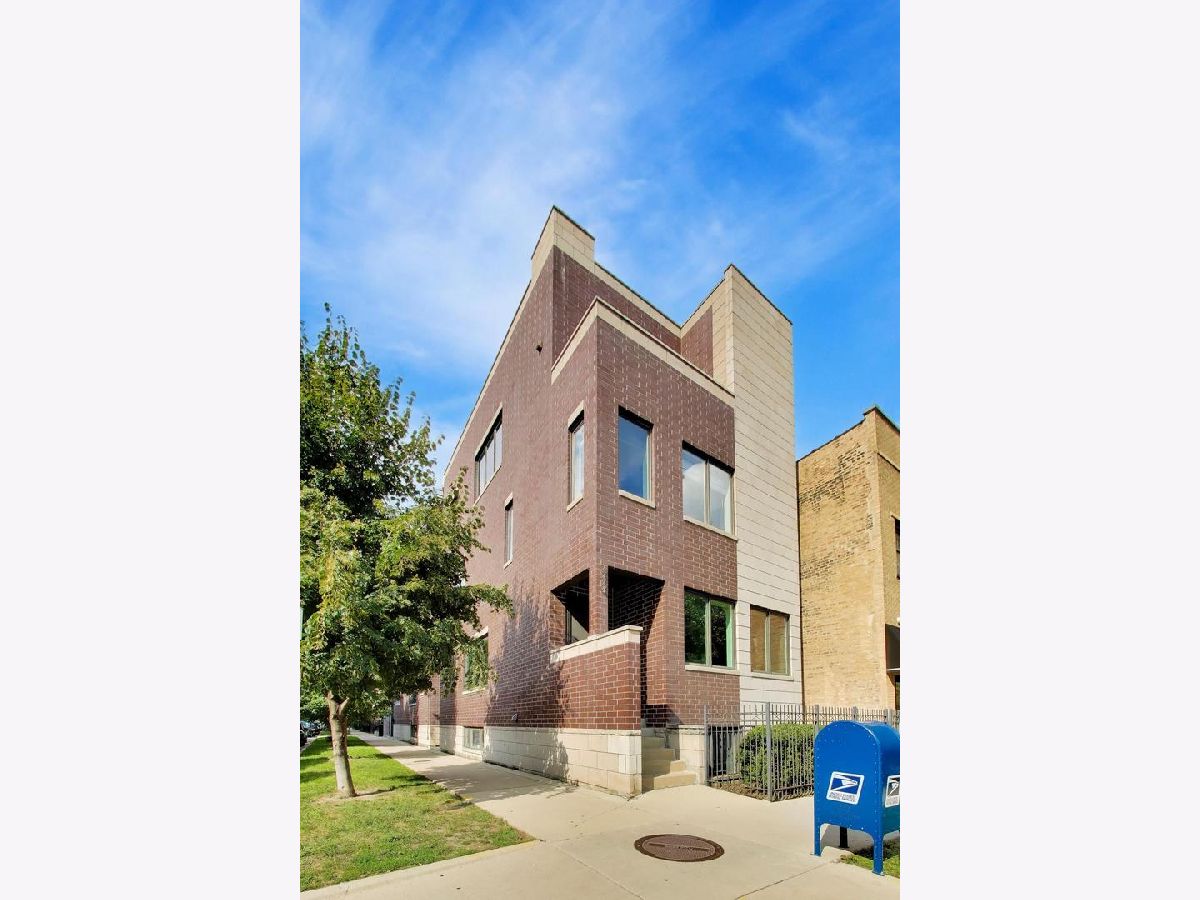  For Sale Chicago Illinois, 2224 Roscoe Street