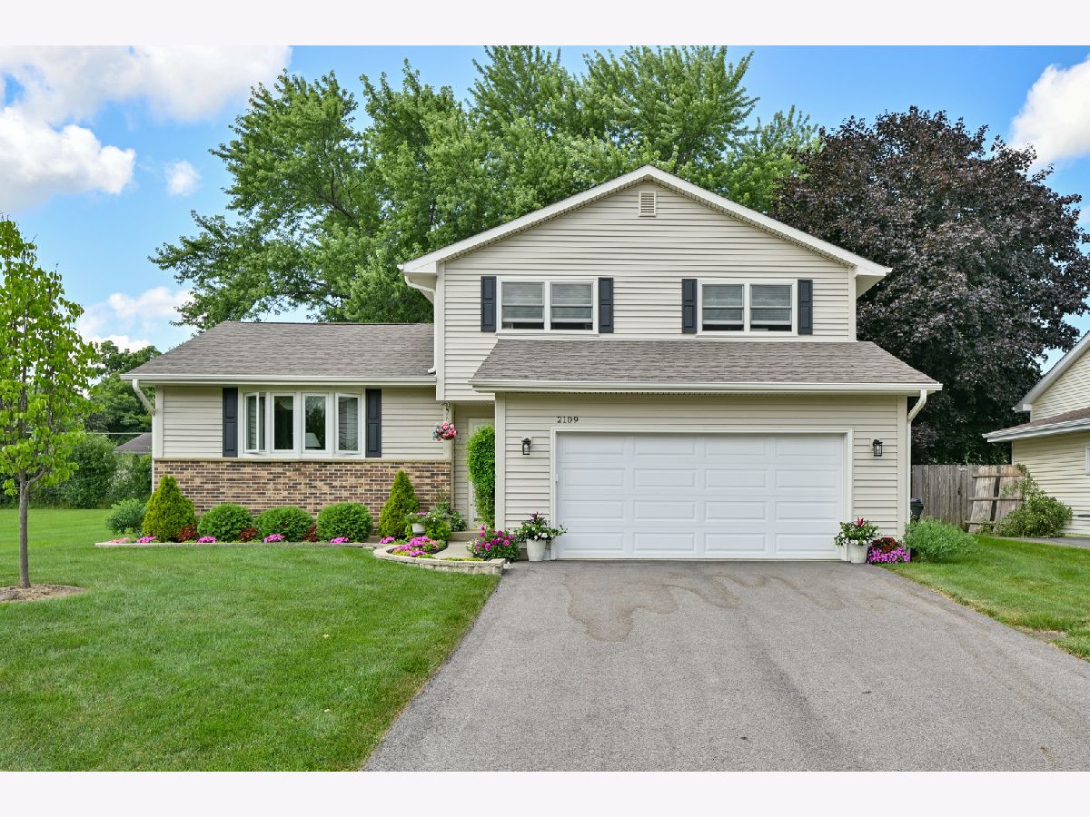  For Sale Lindenhurst Illinois, 2109 Fairfield Road