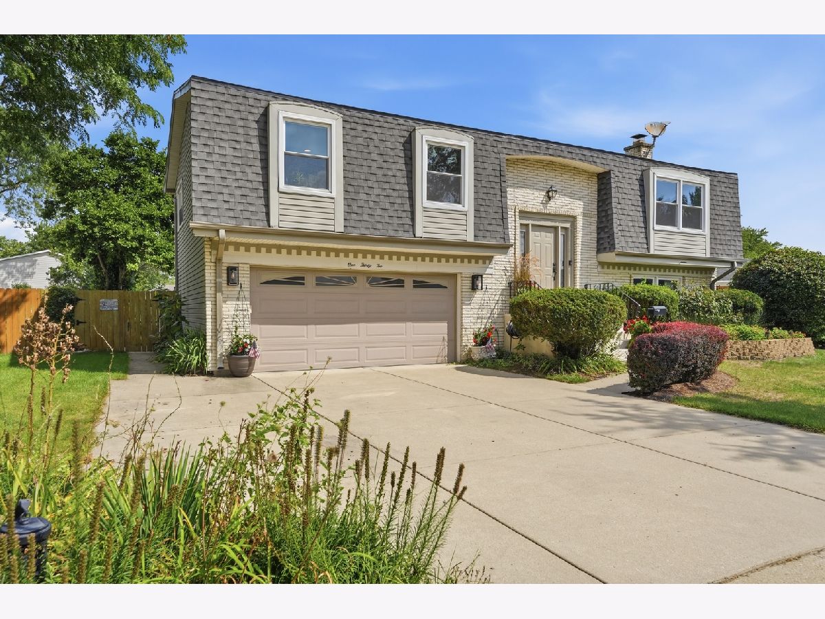 Homes For Sale English Valley Palatine Illinois, 132 King Arthur Court