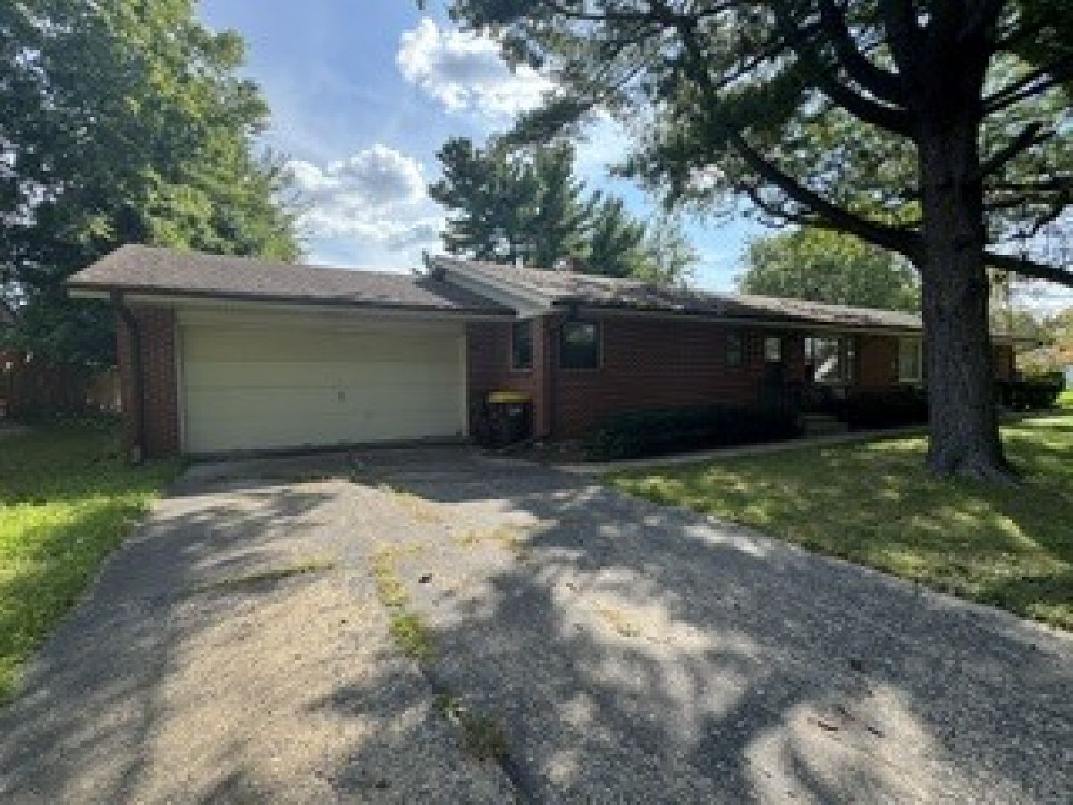  Rented Rockford Illinois, 5213 Village