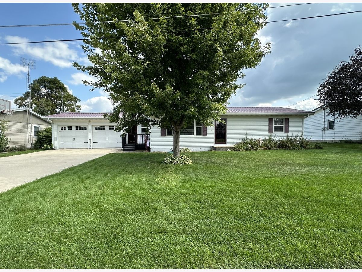  For Sale Lena Illinois, 205 Sherwood Lane