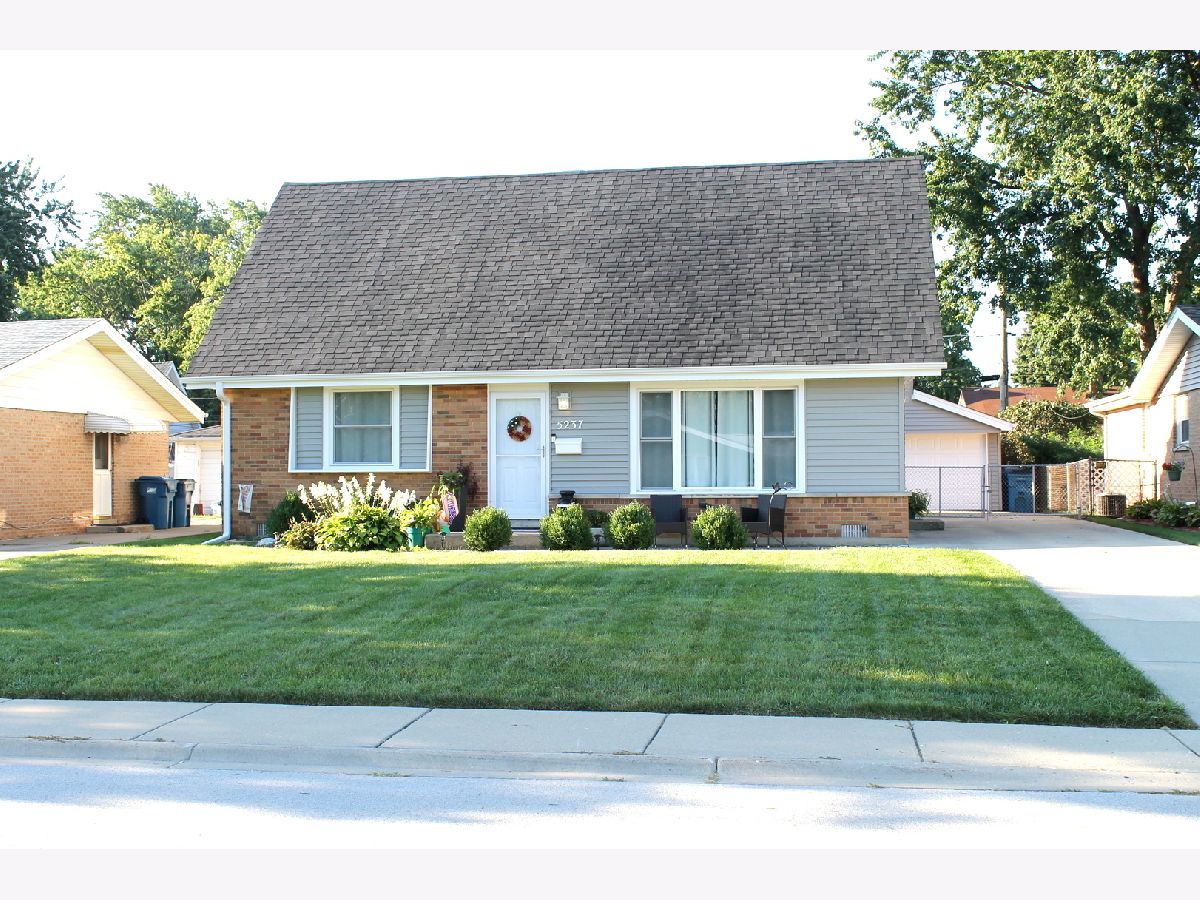  For Sale Crestwood Illinois, 5237 Pleasant Lane