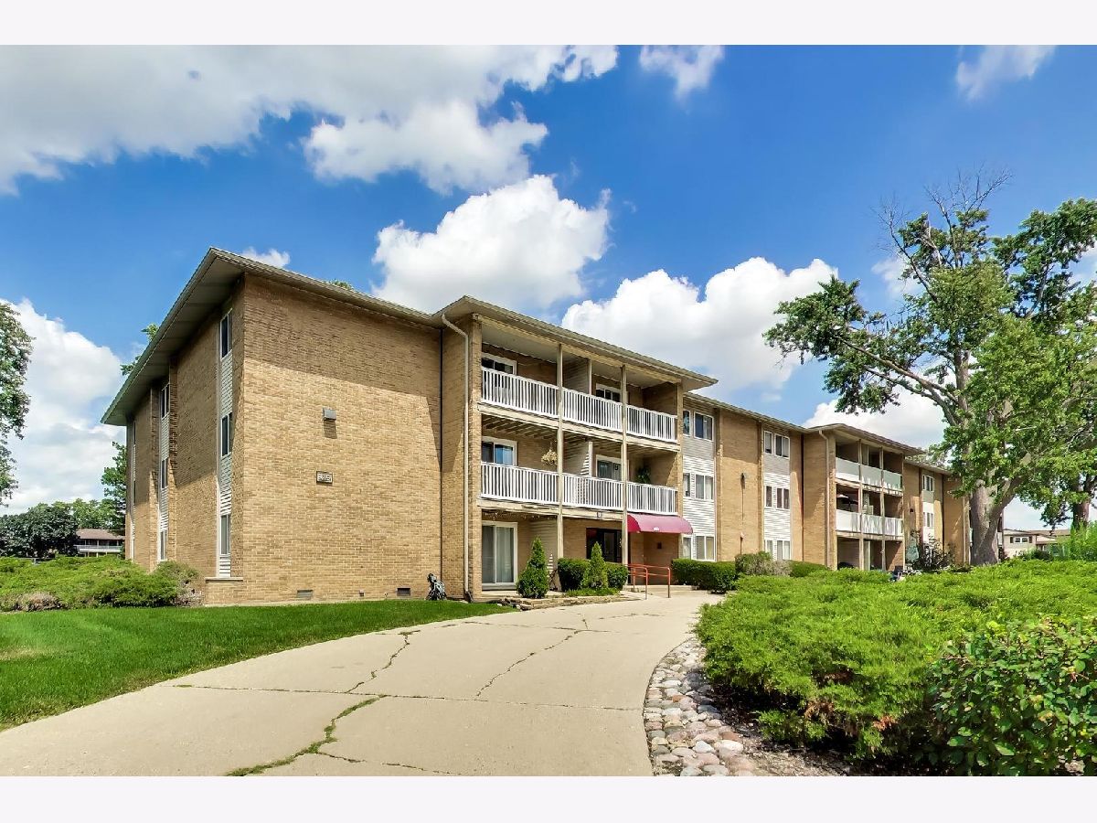 Condominiums For Sale Elmdale Condominiums Des Plaines Illinois, 960 Beau Drive