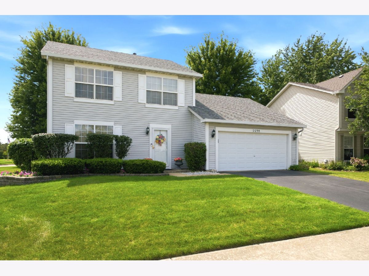 Townhomes & Homes For Sale Lakewood Creek Montgomery Illinois, 2798 Jenna Circle