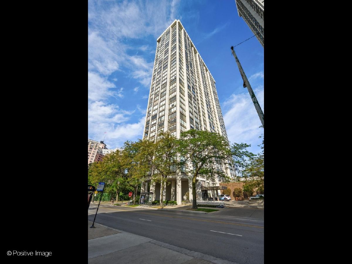  For Sale Chicago Illinois, 5455 Sheridan Road