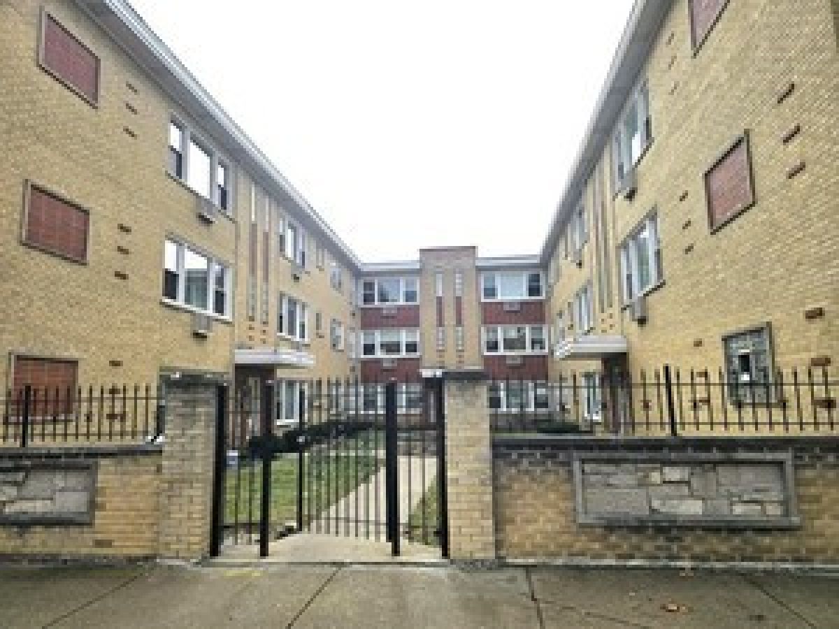  For Sale Chicago Illinois, 3201 Berwyn Avenue