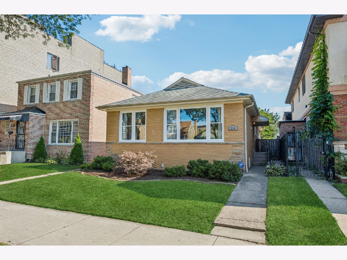  Sold Chicago Illinois, 2551 Balmoral