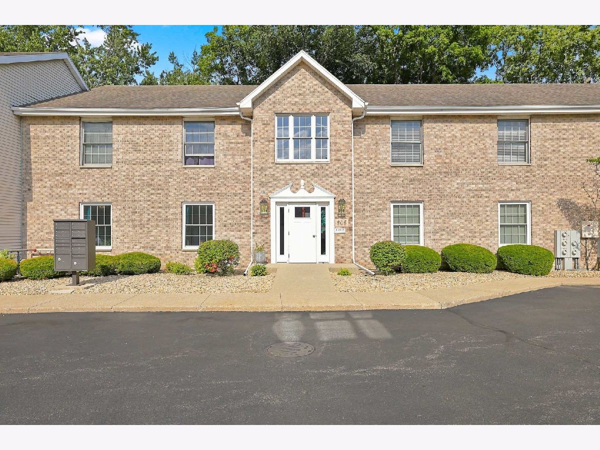 Condominiums For Sale Stonegate Of Valley Creek Elgin Illinois, 305 Airlite Street