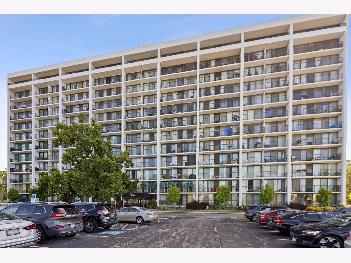 Condominiums For Sale Cove Landing Lombard Illinois, 2005 Finley Road