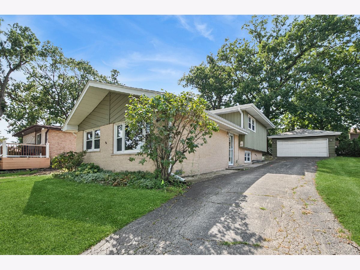  For Sale Hickory Hills Illinois, 9352 82nd Court