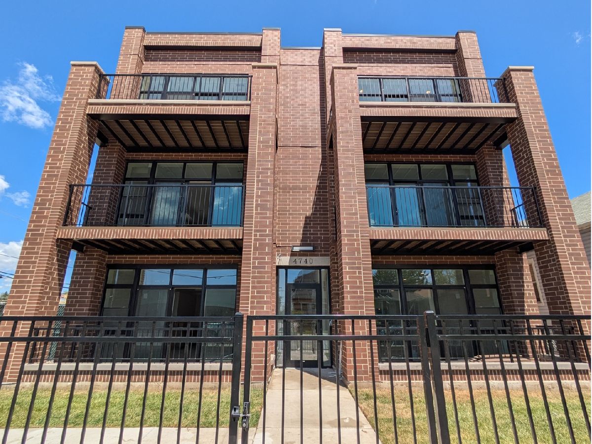  Rented Chicago Illinois, 4740 Addison