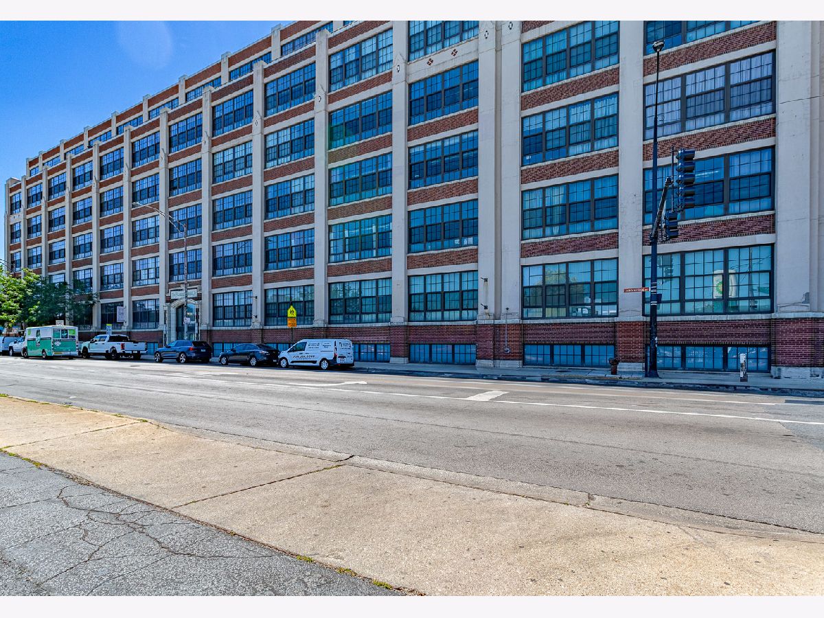  For Sale Chicago Illinois, 3963 Belmont Avenue