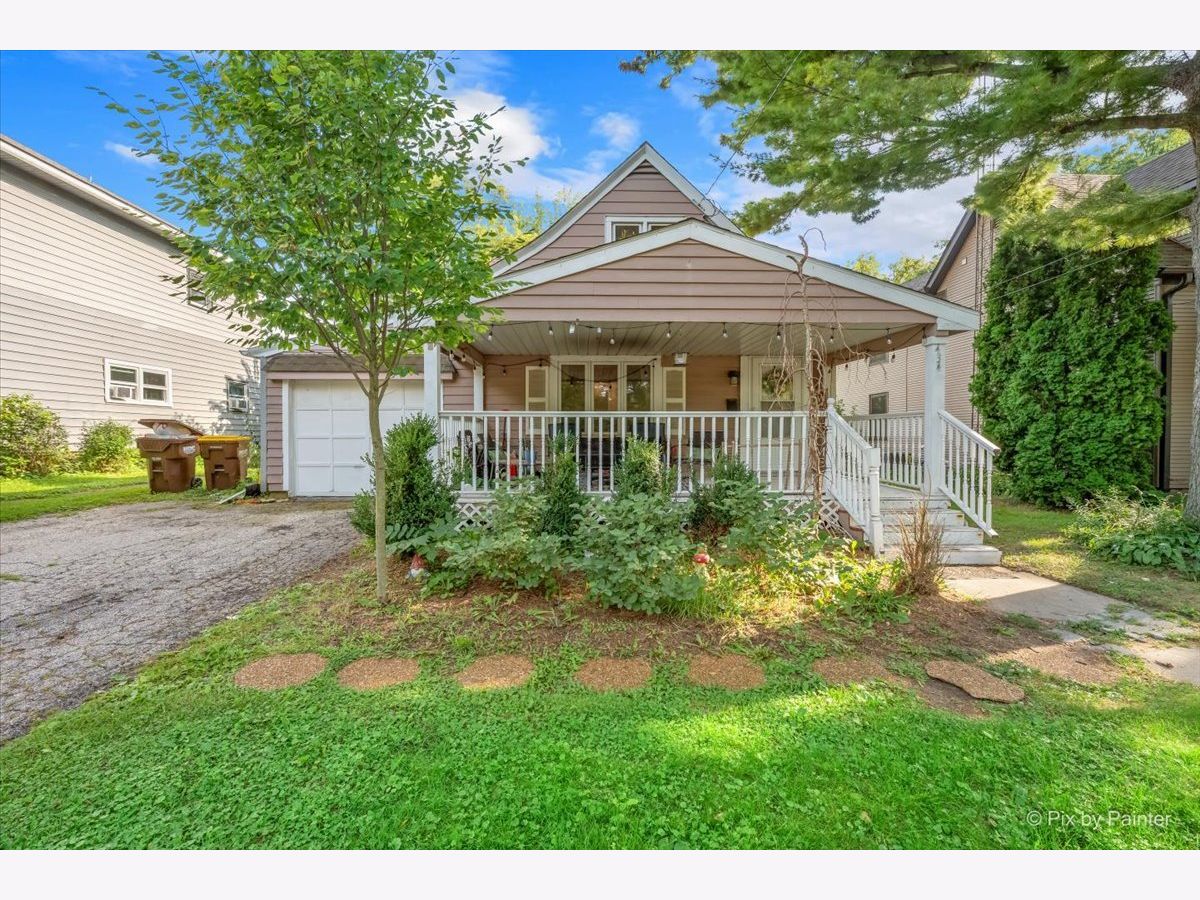  For Sale Woodstock Illinois, 434 Calhoun Street