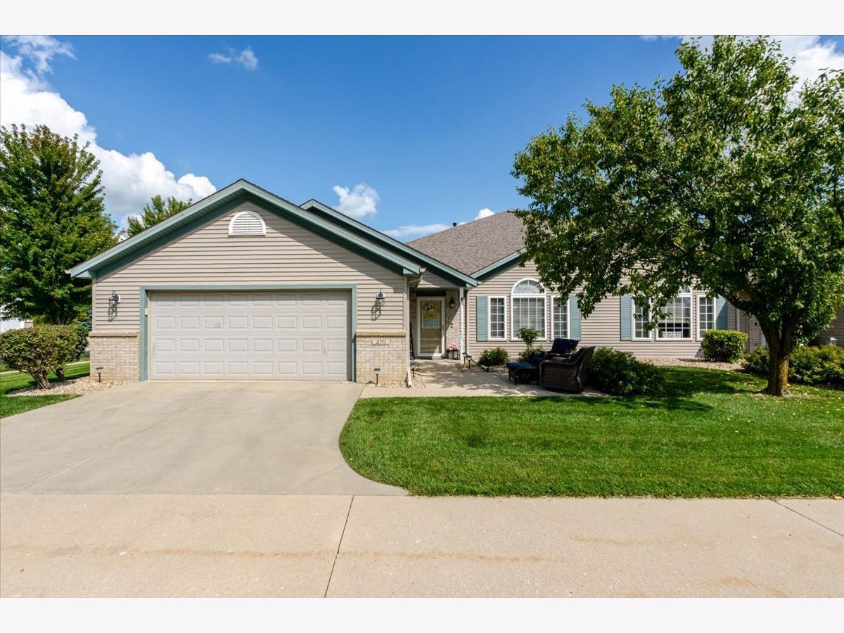 Condos & Townhomes For Sale Crosswinds Bloomington Illinois, 3711 Wine Way