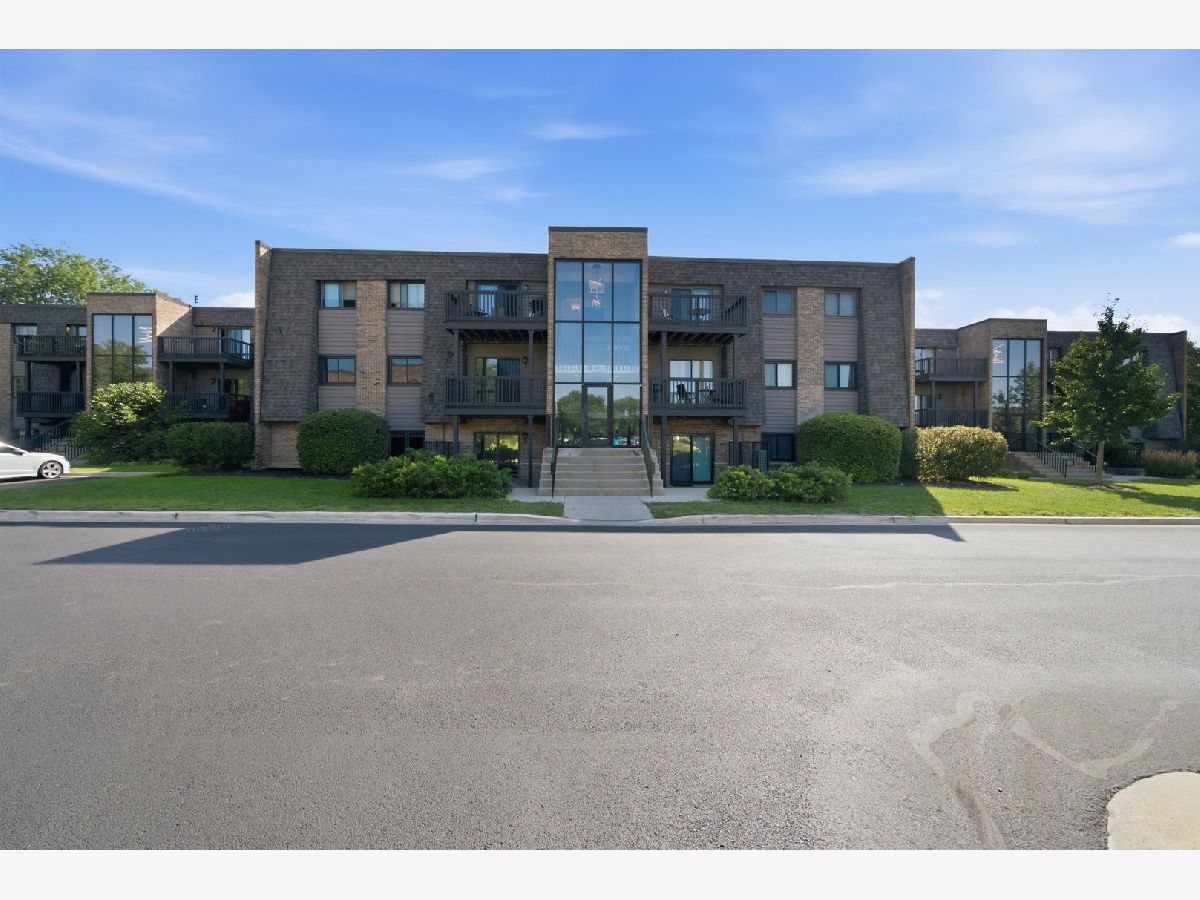 Condominiums For Sale Drake Terrace Wheaton Illinois, 1422 Stonebridge Circle